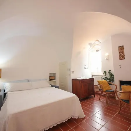 Alba Domus