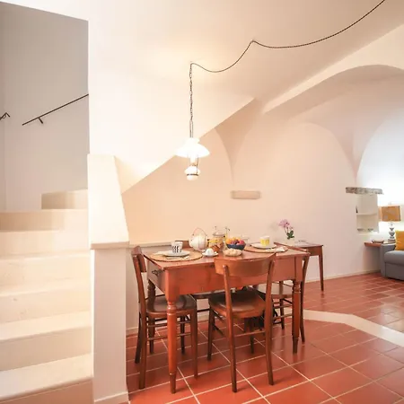 Alba Domus 펜션 콘베르사노